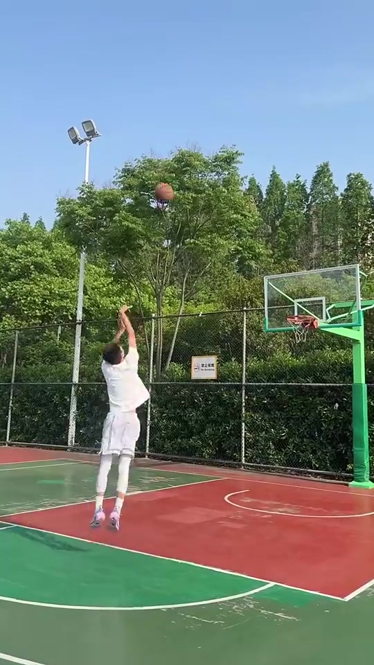 当面对文班防守是不是得这样投篮才能避免被帽