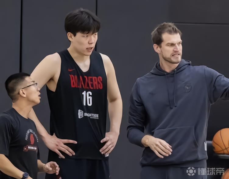 杨瀚森：斯普利特是一个很好的教练，我们俩一起训练非常开心