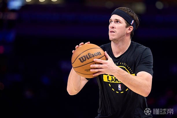Shams：里夫斯收到了多份顶薪合同，如果湖人不续约他可能去活塞